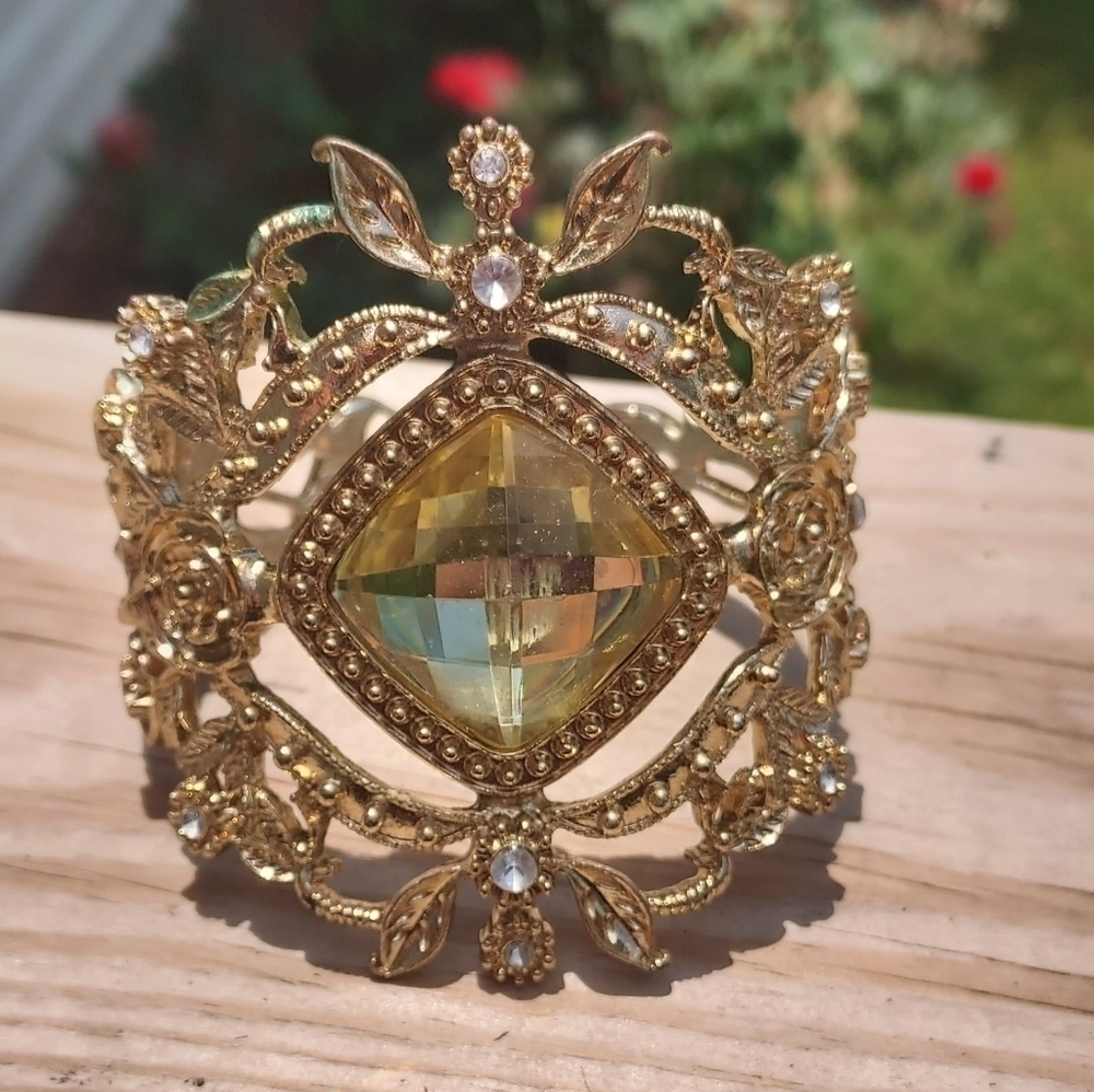 Large Gold Tone Clamper Bracelet